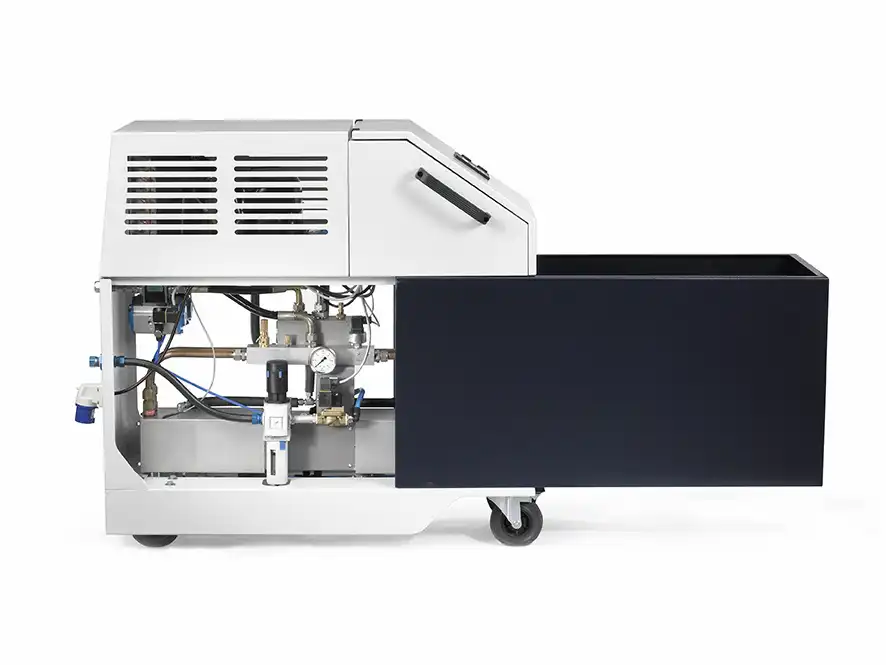 Giải pháp máy bơm hiệu suất cao - với công nghệ làm mát bằng chất làm lạnh
Bơm định lượng tích cực hoạt động bằng khí nén và làm mát bằng không khí bao gồm. bộ điều khiển điện tử cho các giải pháp cung cấp khối lượng lớn. RSS-400 rất dễ sử dụng và bảo trì nên bạn có thể tận hưởng tất cả các tính năng mà máy bơm cung cấp cung cấp, bao gồm:

Thiết kế dịch chuyển tích cực ngăn ngừa thời gian chết
Được trang bị mạch làm mát bằng chất làm lạnh để tăng công suất
Điều khiển điện tử với màn hình và bàn phím nơi có thể nhập hoặc thay đổi các thông số và để theo dõi trạng thái máy bơm
Đầu vào được hỗ trợ với van vận hành bằng khí nén tự động đóng khi máy bơm không được sử dụng để ngăn việc vô tình xả chất làm lạnh
Được trang bị bánh xe tiêu chuẩn nên có thể đặt ở hầu hết mọi nơi
Đường dây cung cấp đầu vào dài tới 3 mét để lắp đặt linh hoạt
Truy cập bảo trì dễ dàng